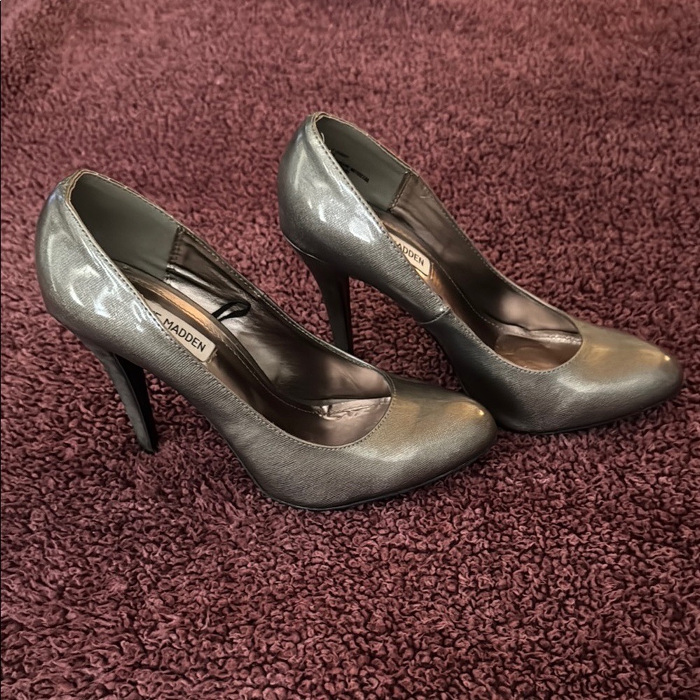 Steve Madden Metallic Gray Pump Heels